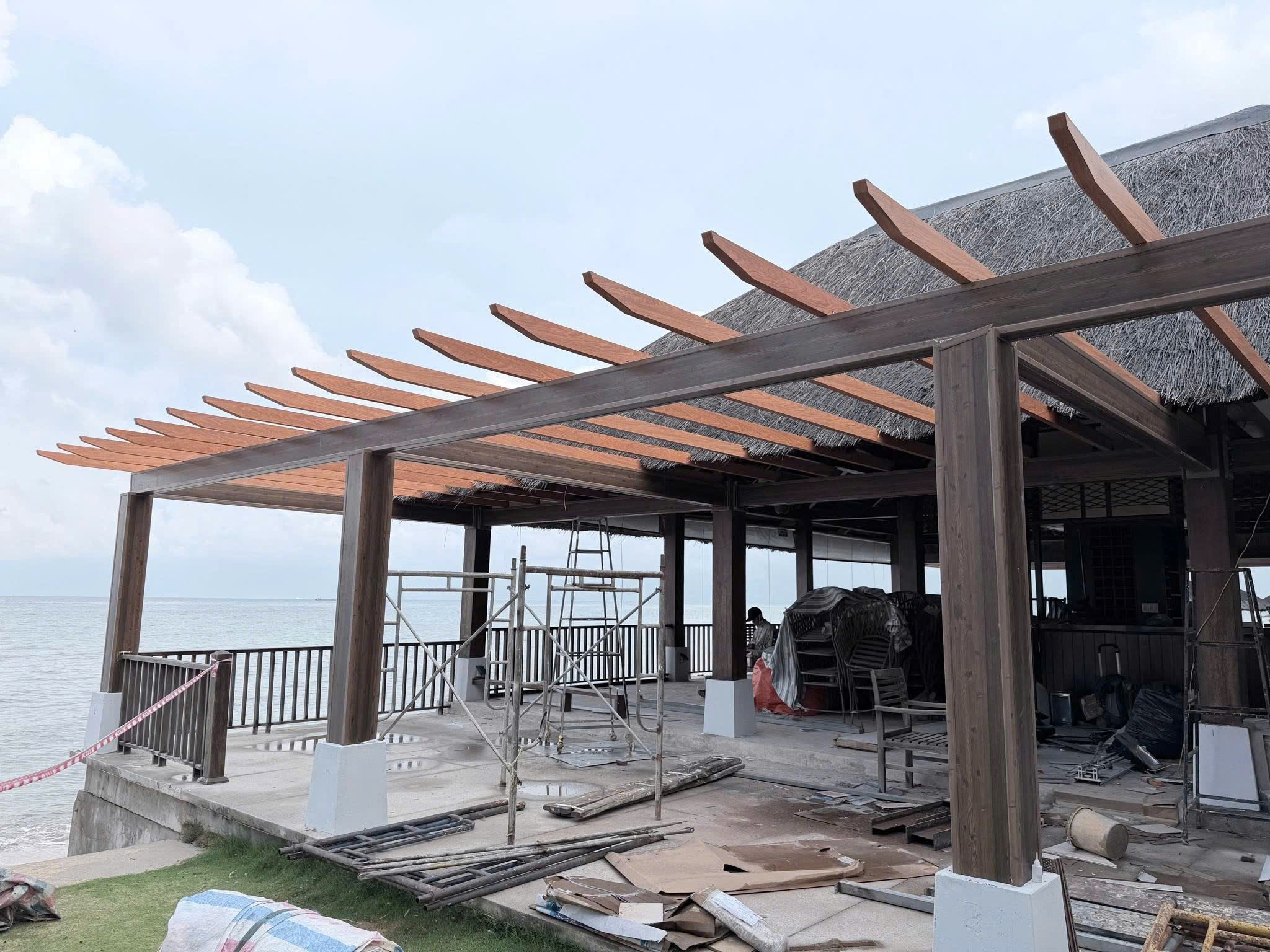 Thi công kết cấu mái nhà lắp ghép tại Phú Quốc